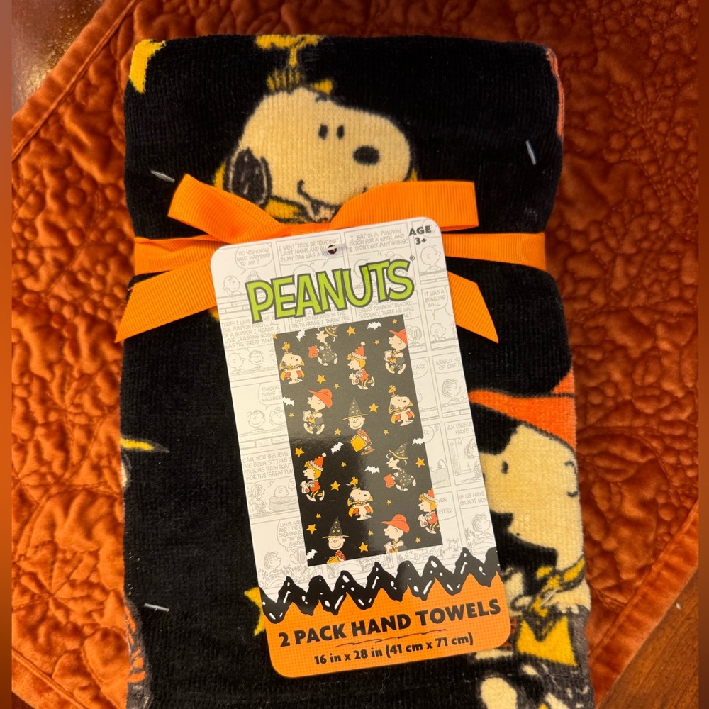 Peanuts Snoopy hand towels Halloween set of 2 NWT